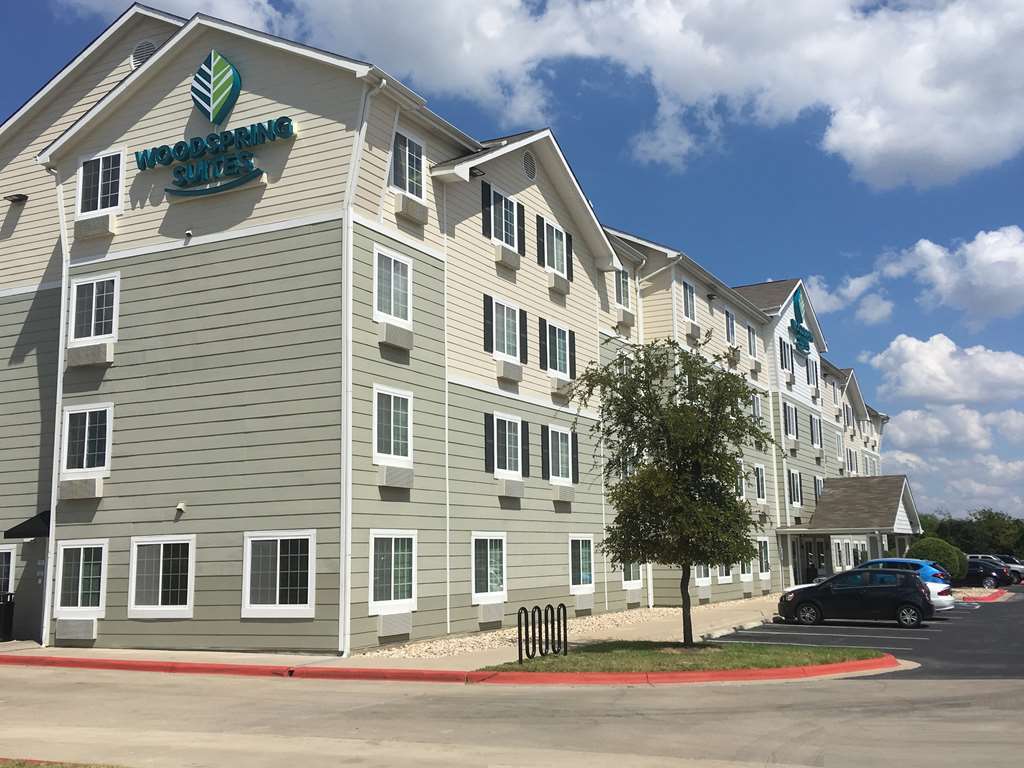 Woodspring Texas Hotel